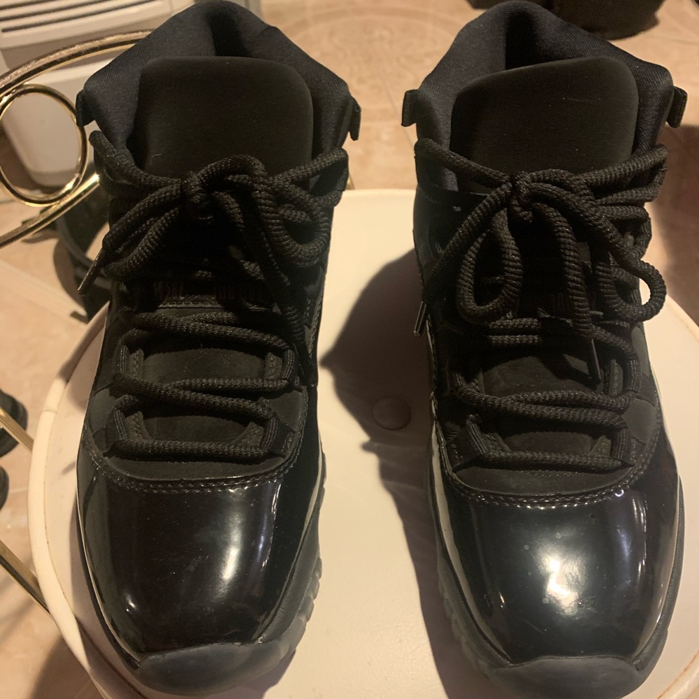Jordan retro 11 cap and gown